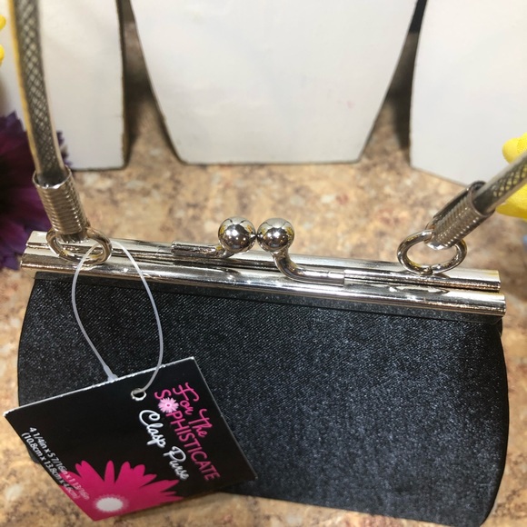 New “For The S🌸PHISTICATED” Clasp Purse - Picture 9 of 9
